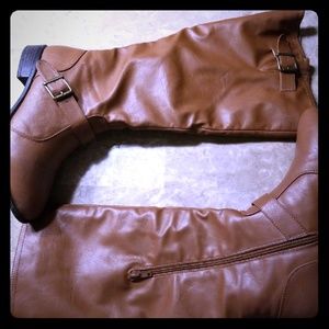Size 8.5 chestnut colored riding boots